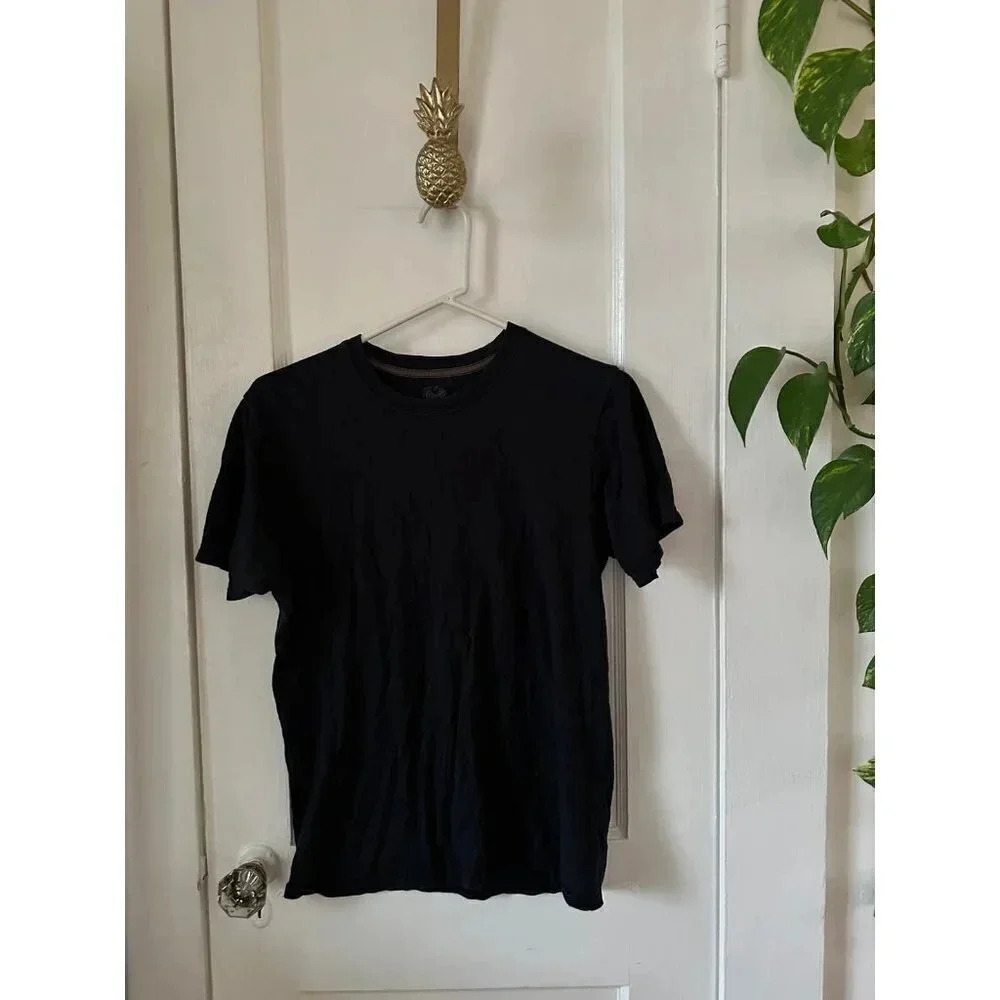 Fruit of the Loom men’s size Small Black t-shirt
